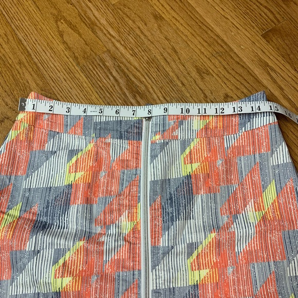 Inspired Style Geometric Abstract Print Full Front Zip Pencil Skirt - Size 4 - Picture 7 of 7